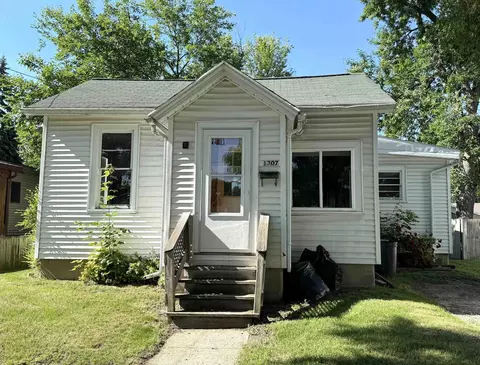 1307 Dunbar, Essexville, MI 48732