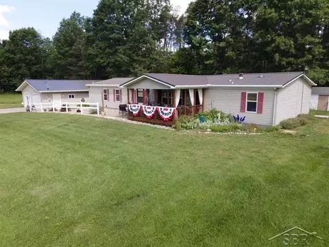 2202 W Huckleberry, Sanford, MI 48657