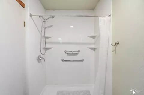 Bath - 943 E 4th, Monroe, MI 48161 photo 2 of 2