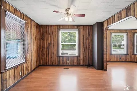 Living - 943 E 4th, Monroe, MI 48161 photo 5 of 5
