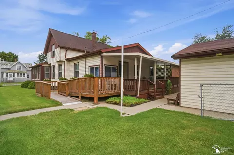 Exterior - 943 E 4th, Monroe, MI 48161 photo 4 of 10