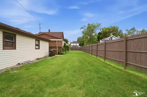 Exterior - 943 E 4th, Monroe, MI 48161 photo 9 of 10