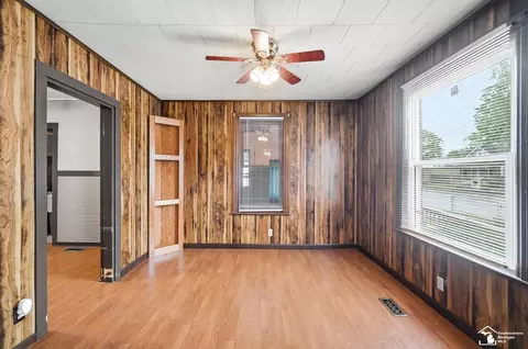 Living - 943 E 4th, Monroe, MI 48161 photo 4 of 5