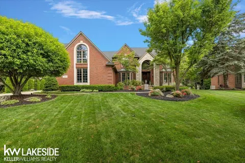 1387 Pebble Rdg, Rochester, MI 48307