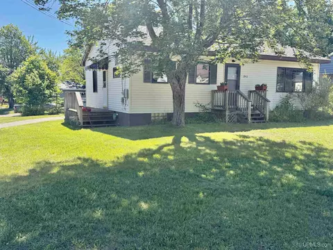 1942 Neidhart, Marquette, MI 49855