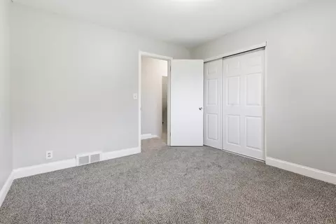 Bedroom - 929 Springview, Flushing, MI 48433 photo 8 of 10