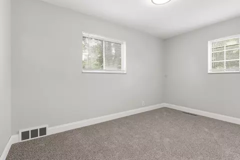 Bedroom - 929 Springview, Flushing, MI 48433 photo 3 of 10