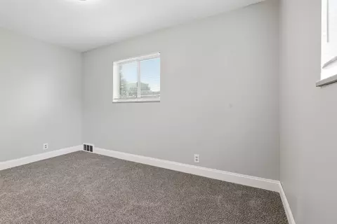 Bedroom - 929 Springview, Flushing, MI 48433 photo 6 of 10