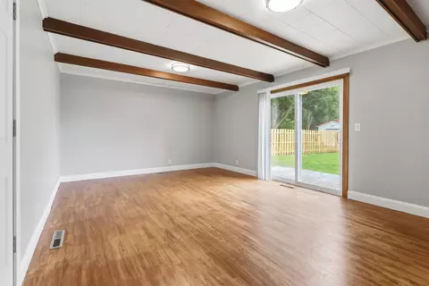 Living - 929 Springview, Flushing, MI 48433 photo 7 of 8