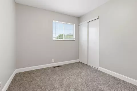 Bedroom - 929 Springview, Flushing, MI 48433 photo 1 of 10