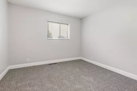 Bedroom - 929 Springview, Flushing, MI 48433 photo 5 of 10