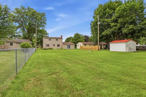 Exterior - 929 Springview, Flushing, MI 48433 photo 6 of 8
