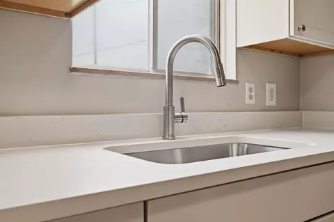 Kitchen - 929 Springview, Flushing, MI 48433 photo 2 of 3