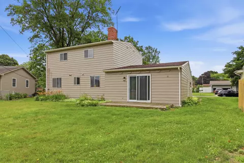 Exterior - 929 Springview, Flushing, MI 48433 photo 4 of 8