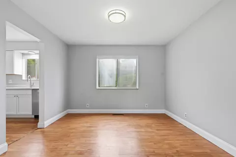 Living - 929 Springview, Flushing, MI 48433 photo 4 of 8