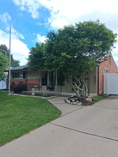 30230 Rosebriar, Saint Clair Shores, MI 48082