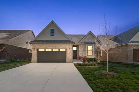 5944 Willow Grv, Troy, MI 48085
