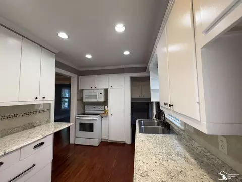 Kitchen - 220 E Lorain, Monroe, MI 48162 photo 2 of 2