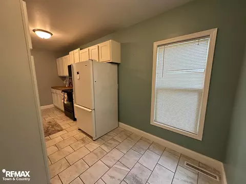 Kitchen - 3109 Vineyard, Flushing, MI 48433 photo 3 of 4