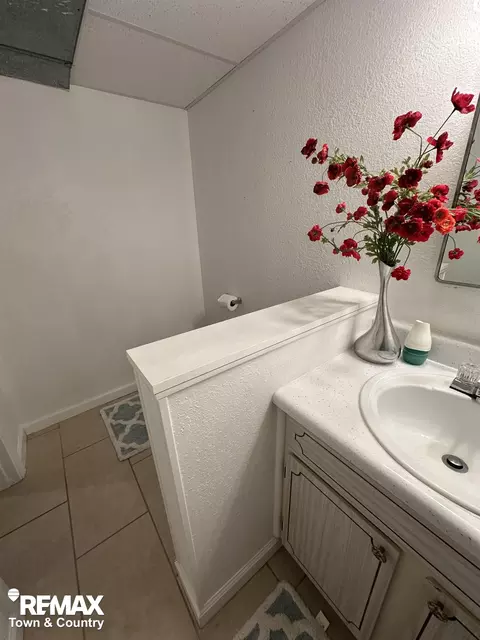 Bath - 3109 Vineyard, Flushing, MI 48433 photo 5 of 6