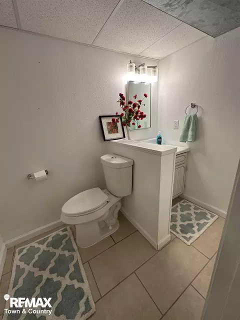 Bath - 3109 Vineyard, Flushing, MI 48433 photo 4 of 6
