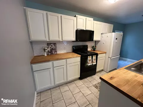 Kitchen - 3109 Vineyard, Flushing, MI 48433 photo 1 of 4