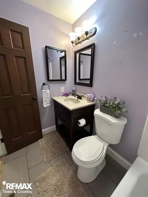 Bath - 3109 Vineyard, Flushing, MI 48433 photo 3 of 6