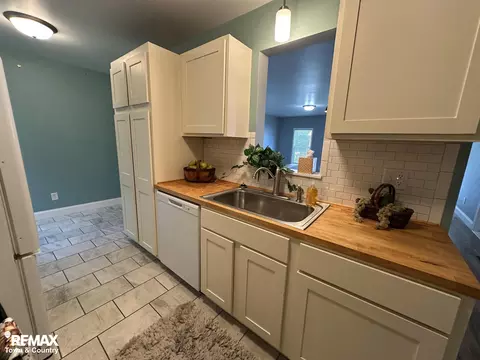 Kitchen - 3109 Vineyard, Flushing, MI 48433 photo 2 of 4