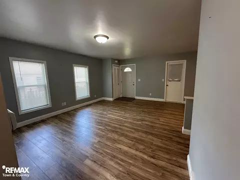 Living - 3109 Vineyard, Flushing, MI 48433 photo 3 of 5