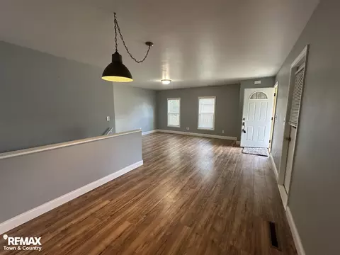 Living - 3109 Vineyard, Flushing, MI 48433 photo 4 of 5