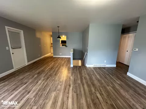 Living - 3109 Vineyard, Flushing, MI 48433 photo 2 of 5