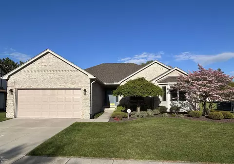 32490 Pine Rdg #4, Warren, MI 48093