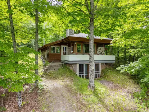 104 N Hagerman Lk, Iron River, MI 49935