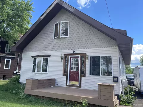 220 Park, Ironwood, MI 49938