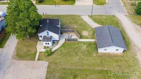 1611 10th Ave N, Escanaba, MI 49829