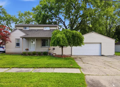 26427 Beaconsfield, Roseville, MI 48066
