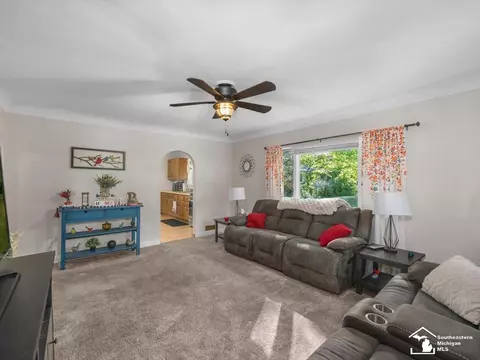 Living - 6740 Summerfield, Temperance, MI 48182 photo 1 of 6