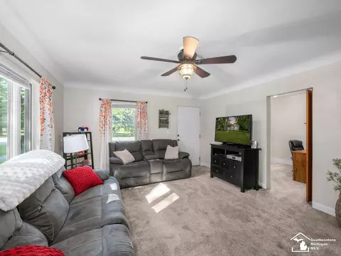 Living - 6740 Summerfield, Temperance, MI 48182 photo 3 of 6
