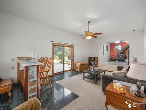 Living - 6740 Summerfield, Temperance, MI 48182 photo 4 of 6