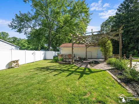 Exterior - 6740 Summerfield, Temperance, MI 48182 photo 5 of 12