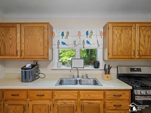 Kitchen - 6740 Summerfield, Temperance, MI 48182 photo 3 of 3