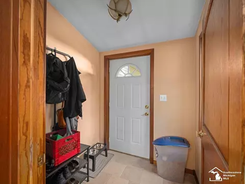 Entry Way - 6740 Summerfield, Temperance, MI 48182 photo 3 of 5
