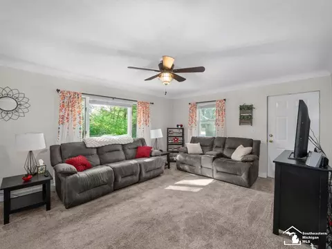 Living - 6740 Summerfield, Temperance, MI 48182 photo 2 of 6