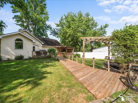 Exterior - 6740 Summerfield, Temperance, MI 48182 photo 9 of 12