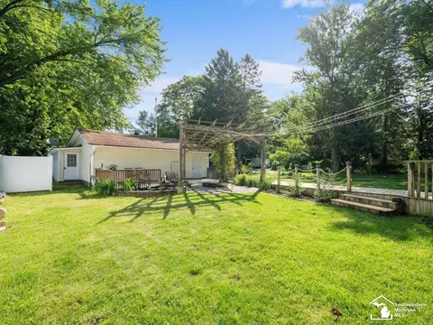 Exterior - 6740 Summerfield, Temperance, MI 48182 photo 6 of 12