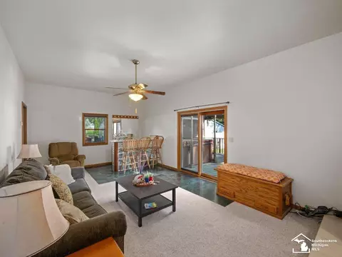 Living - 6740 Summerfield, Temperance, MI 48182 photo 6 of 6