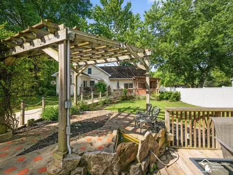 Exterior - 6740 Summerfield, Temperance, MI 48182 photo 8 of 12