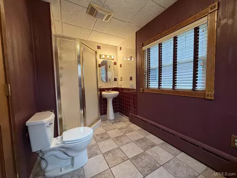 Bath - 326 W W Rdg, Ishpeming, MI 49849 photo 1 of 3