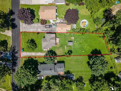 13054 Race, South Rockwood, MI 48179