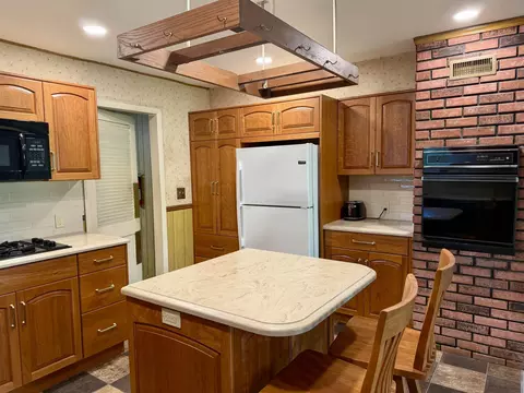 Kitchen - 1400 Wetters, Kawkawlin, MI 48631 photo 4 of 5